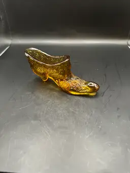 B005 Amber Daisy and Button Shoe