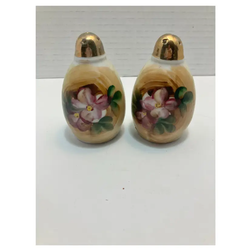 Vintage had painted in Japan floral salt and pepper shakers