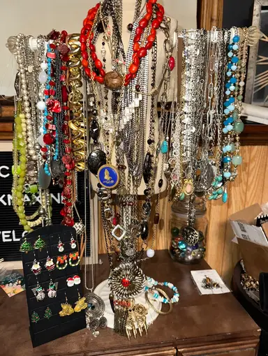 Rescheduled $1.08 Starts Jewelry Help Me Clear The Way For More 