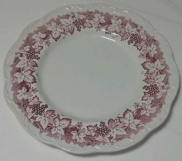 Vintage J & G Meakin English Staffordshire Sterling Set Of 4 Red Vine Dining Plates