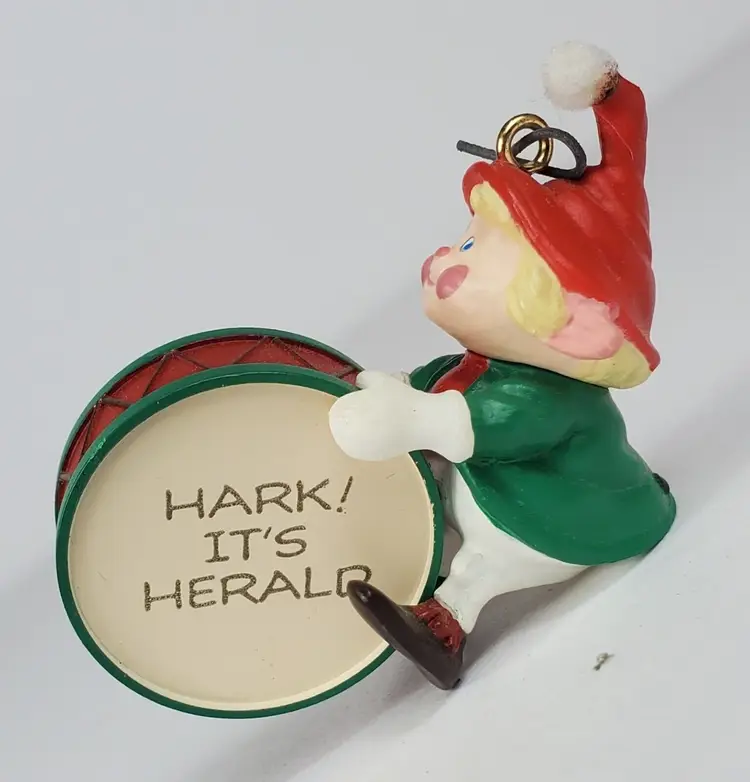 Vtg 1990 Hallmark Hark Its Herald Ornament Spreading Cheer W/ Drum QX446-3