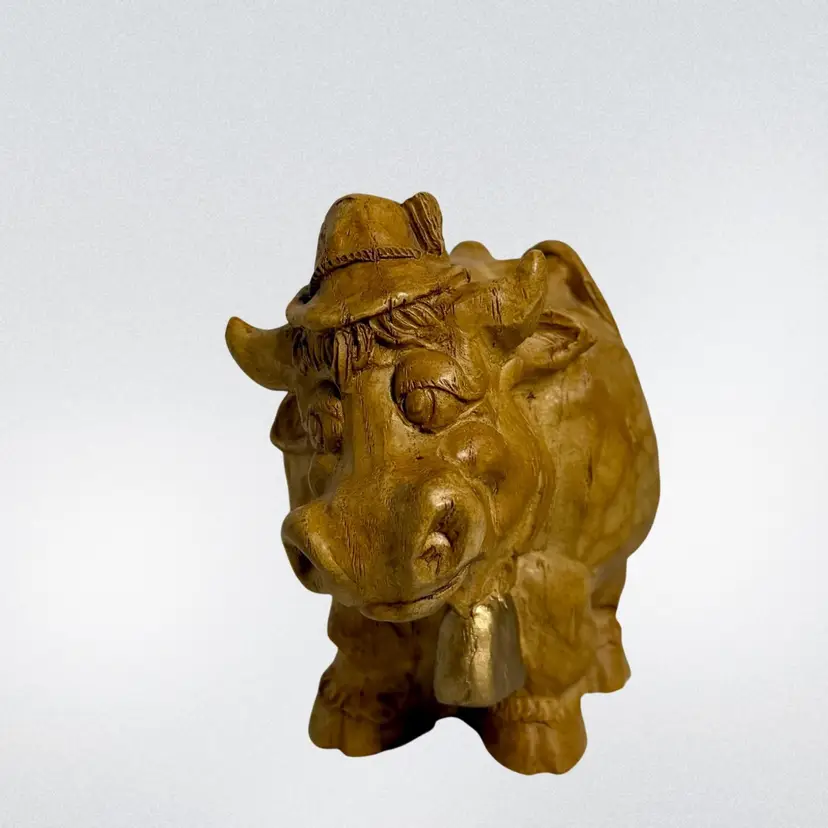 Vintage Resin Bull/Buffalo Figurine Cowboy Hat Rustic Western Lodge Cabin Decor Folk Art 1990s
5-1/2” T x 5-3/4” L x 3-1/2” W