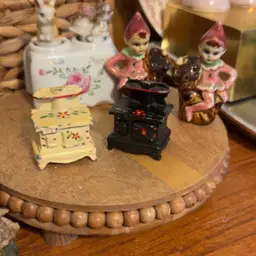 Cast Iron Style Salt Pepper Stove