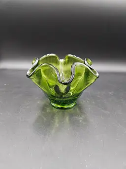 #A14 LE Smith Green Ruffled Bowl