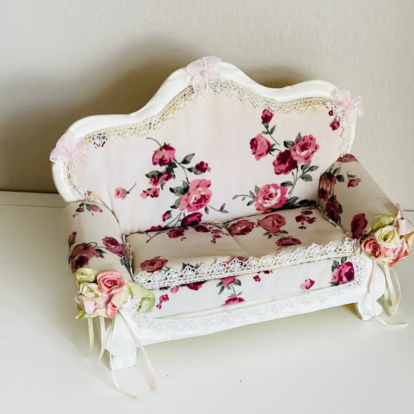 Vintage Shabby Chic Floral Victorian Miniature Settee Sofa Jewelry Box / Doll Display   Vintage Shabby Chic Floral Miniature Victorian Settee Sofa Doll Jewelry Box OOAK  shabby chic, miniature sofa, Victorian settee, floral loveseat, doll furniture, dollhouse furniture, jewelry box, trinket box, cottagecore, French country, romantic decor, rose print, Victorian decor, miniature couch, handmade, lace trim, boudoir decor, farmhouse chic, estate find, rare collectible, OOAK, vintage decor, home accent