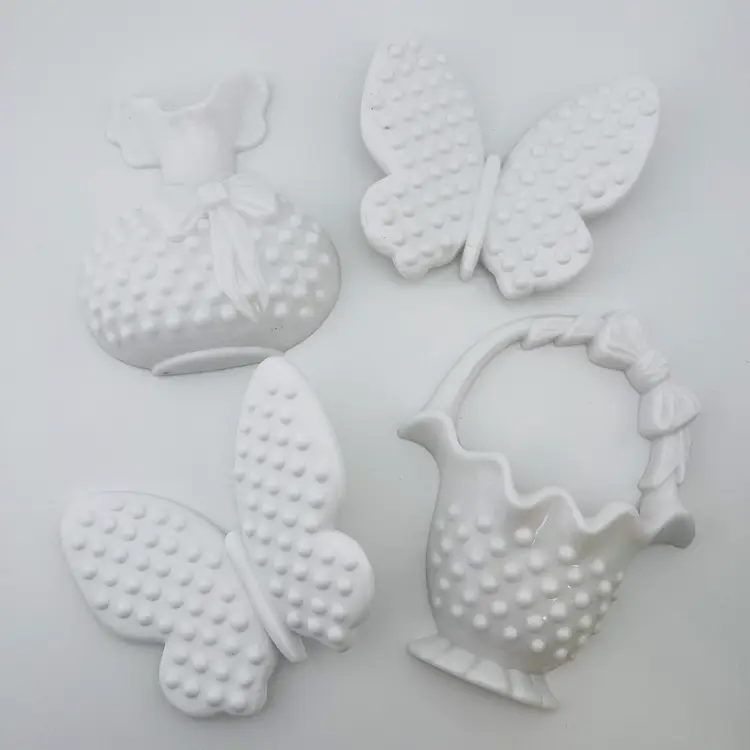 Vintage Burwood White Plastic Wall Hangers Set Of 4 5-6”