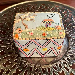Crewel Needle Work Vintage Cloth Box