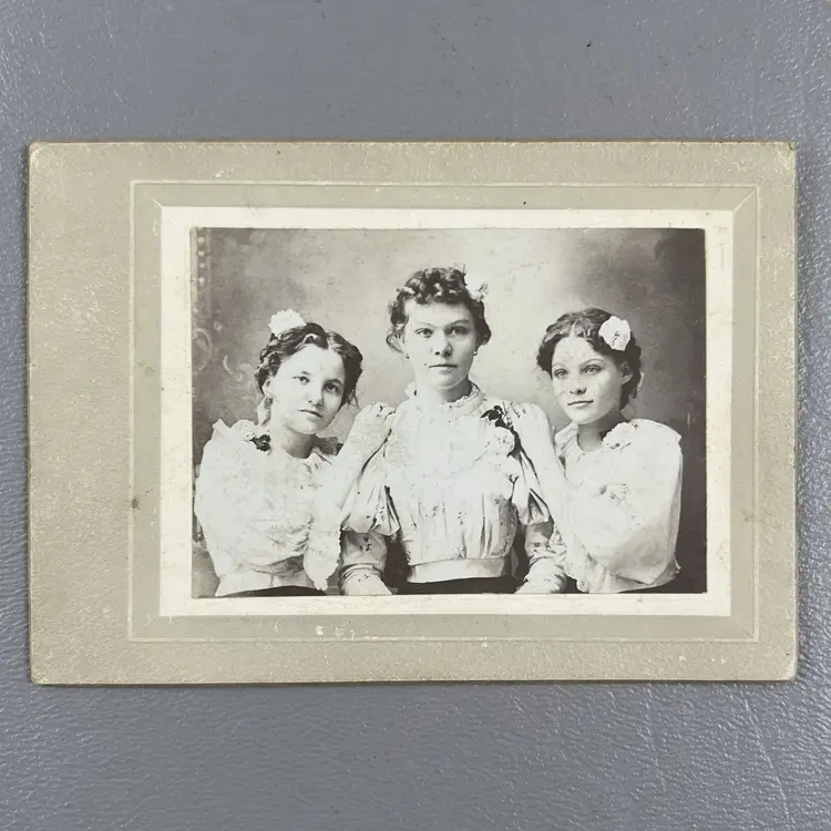 Antique Cabinet Card Photo 3 Young Ladies Women Girls Flowers In Hair Portrait 2.75x4"