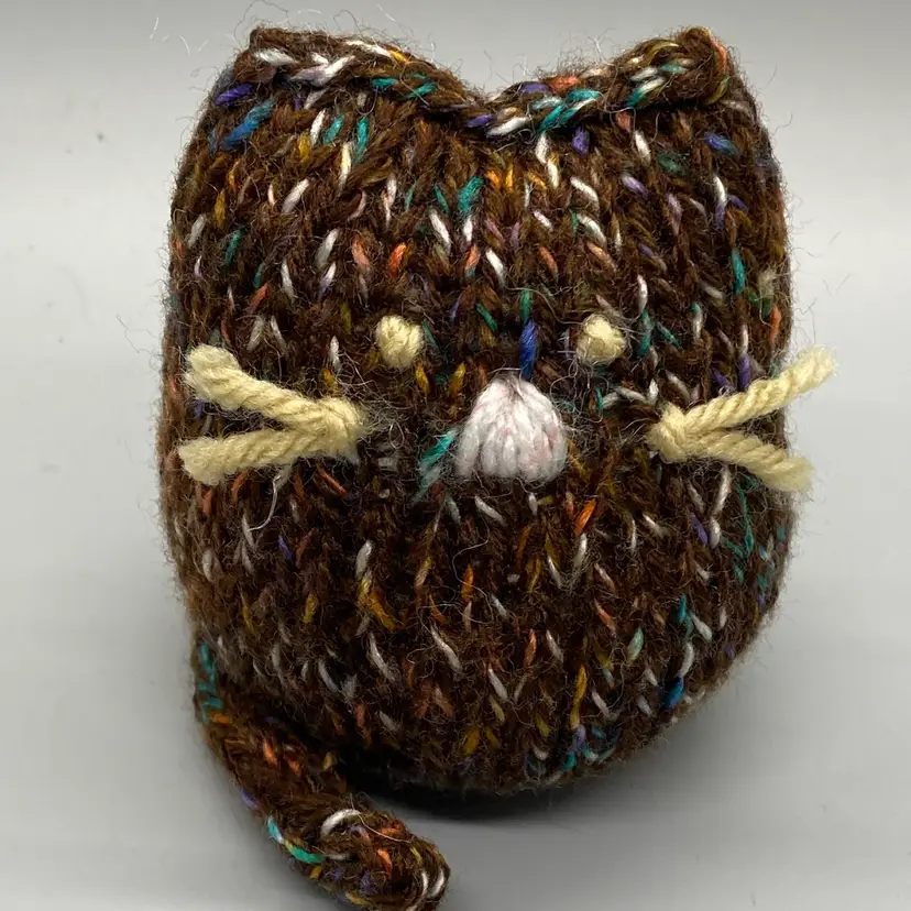 Hand Knit Brown Multi Color Speckles Mini Stuffed Pot Belly Cat/Kitten Shelf Sitter 3.5" tall