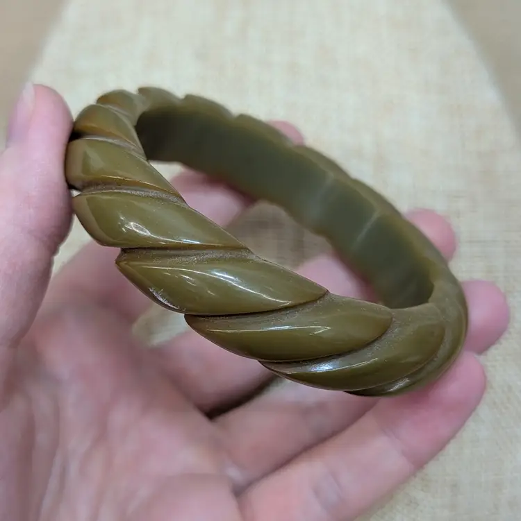 Vintage Carved Rope Olive Green Bakelite Bangle Bracelet Pea Soup