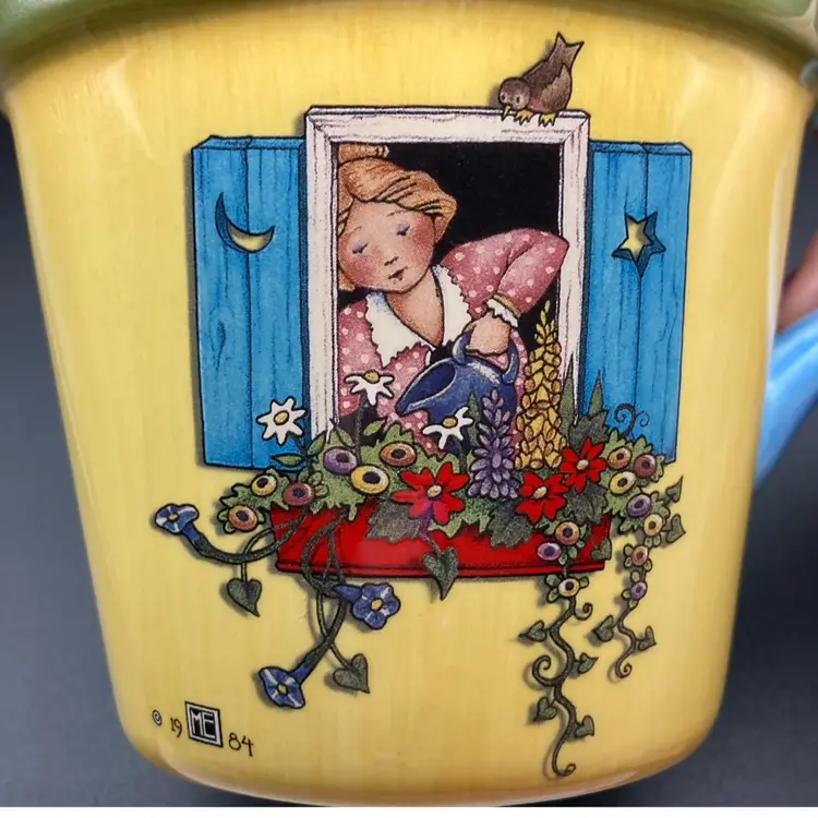 Vintage 1999 Mary Engelbreit Mug Beautifully Designed With A Bird On It! 4 1/3” Tall 4 1/2” Wide At Top!