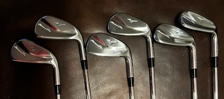Mizuno 245 Pro Iron Set + extra set of shafts.