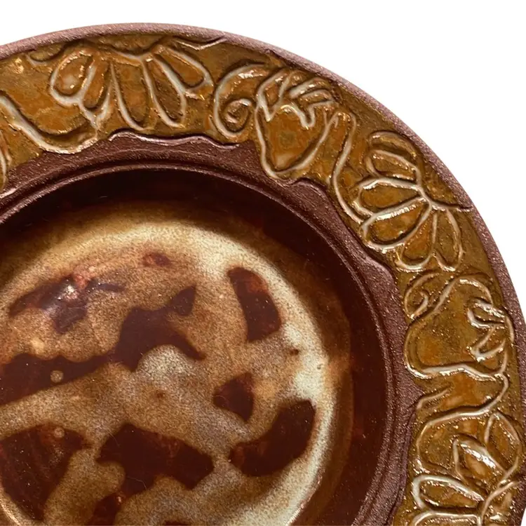 Red / Brown Studio Pottery Bowl Giraffe Print Glaze & Flower Rim 7.625"