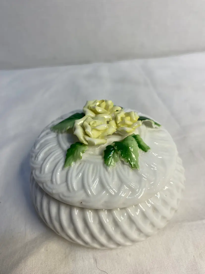 Vintage Porcelain  Lidded trinket dish