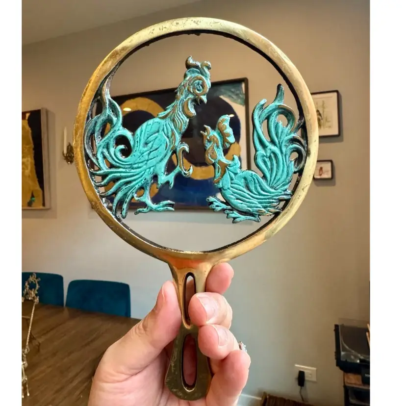 8” VINTAGE BRASS MADE IN ISRAEL KITCHEN DECORATIVE TRIVET HOT PLATE FIGHTING ROOSTERS