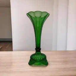 Vintage Emerald Green Glass Trumpet Vase – L. G. Wright (Made by Fenton), Beaded Scroll Pattern, Mid-Century Pressed Glass