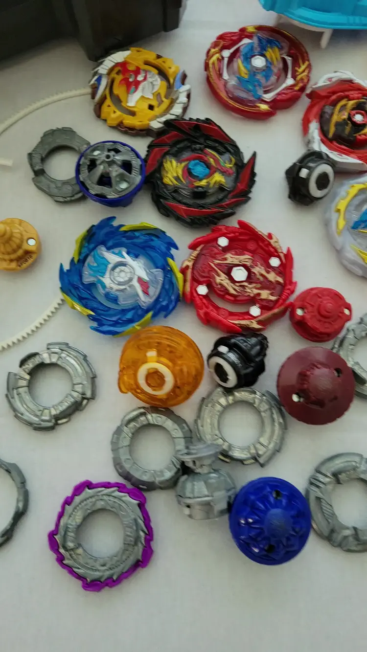 Lot Beyblades Burst Metal Launchers Rip Cords Mixed Case Travel (B49)