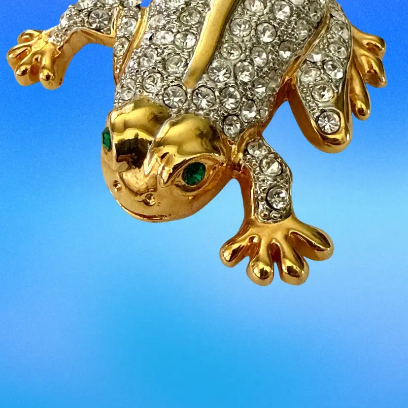 Vintage STATEMENT Crystal Pave Rhinestone Green-Eyed Frog Goldtone Brooch
