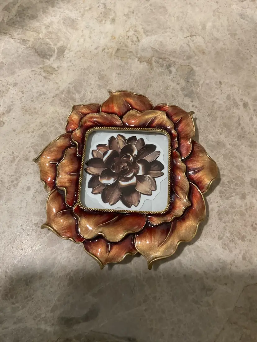 Flower Shaped Metallic Frame