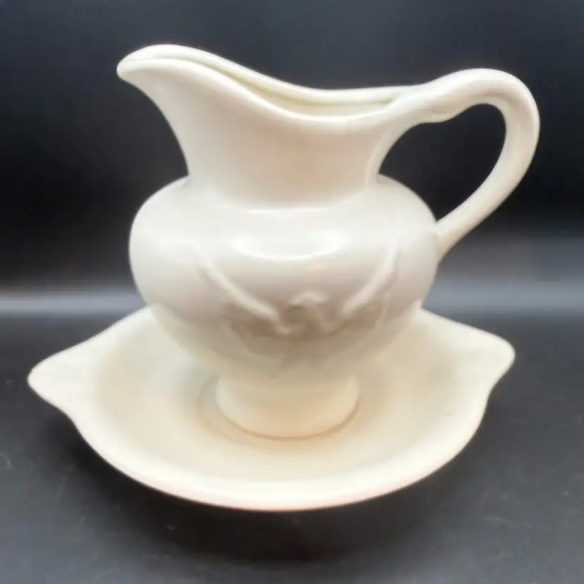 Vintage Hull USA Eagle F91 Pitcher And F92 Saucer Set