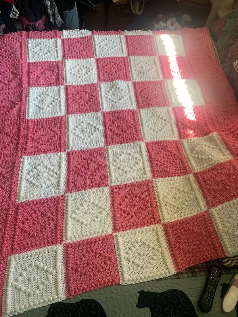 001 Hand Crocheted Beautiful Pink And White Blanket 62x76