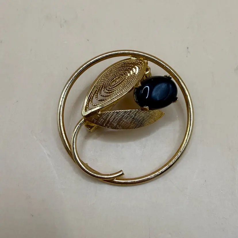 Onyx & 12K Gold Filled Circle Flower Brooch 1”