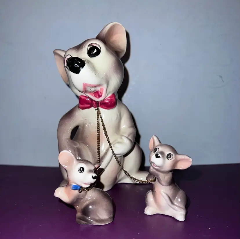 Vintage Anthropomorphic Lipper And Mann Mouse With Babies On Chain Figurines