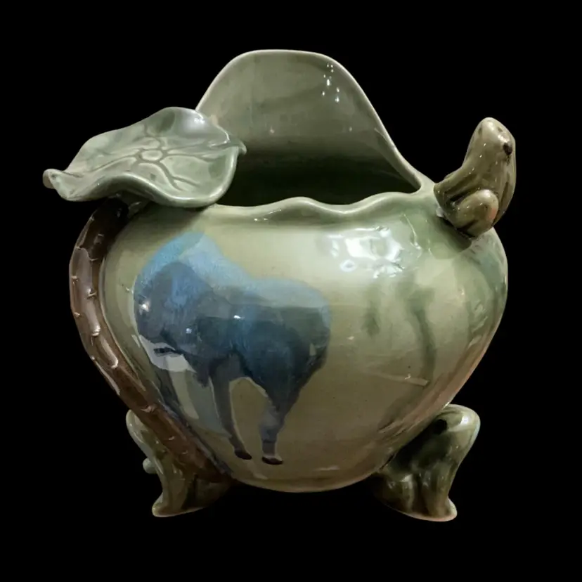 Vintage Majolica Art Pottery Frog And Lily Pad Vase Or Planter 6” x 6”