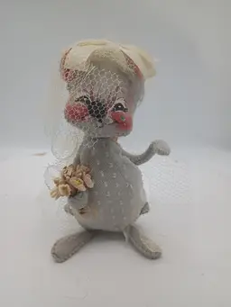 Vintage Annalee Grey Mouse Bride Doll with Bouquet 1971. 6"
