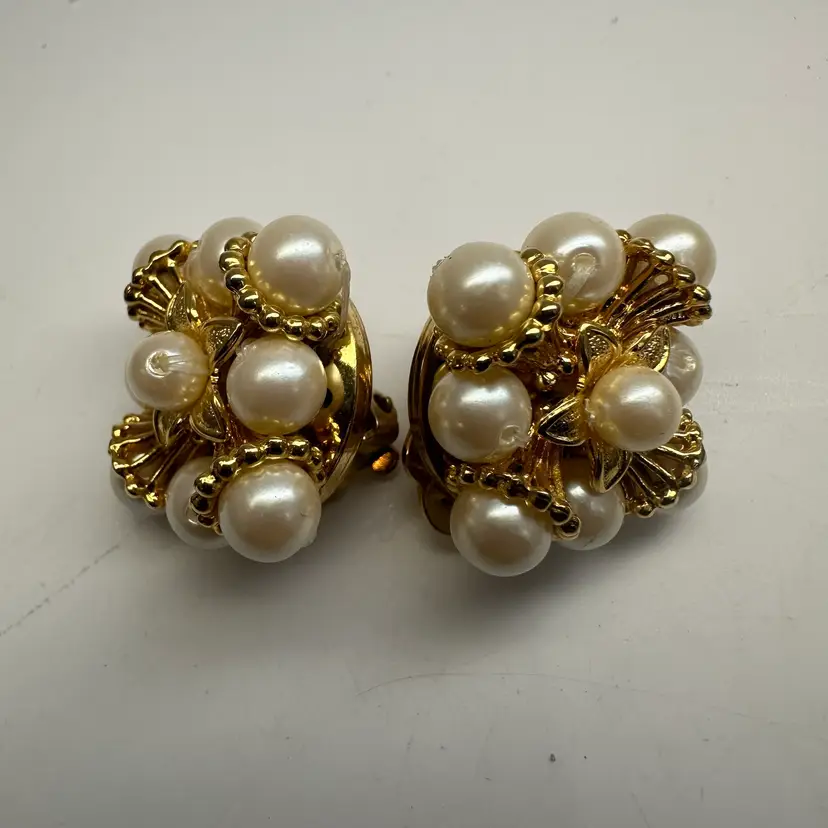 1950s Faux Pearl Cluster Clip On Earrings