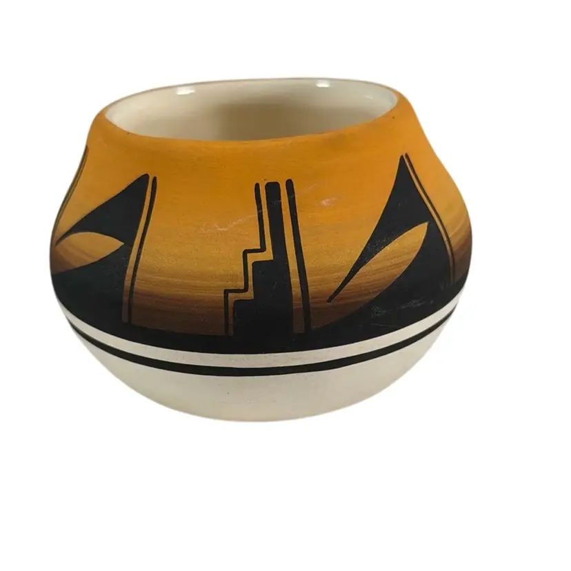 025. Ute Mountain Tribe Small 4” x 3” Pottery Vase