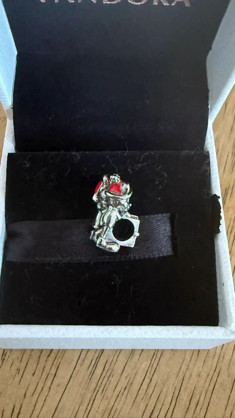 Authentic PANDORA Disney Mickey & Minnie Christmas Present Cham