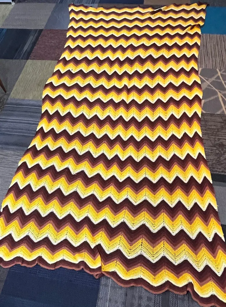Vintage 70s Zigzag Retro Chevron Crochet Afghan Blanket Throw Handmade