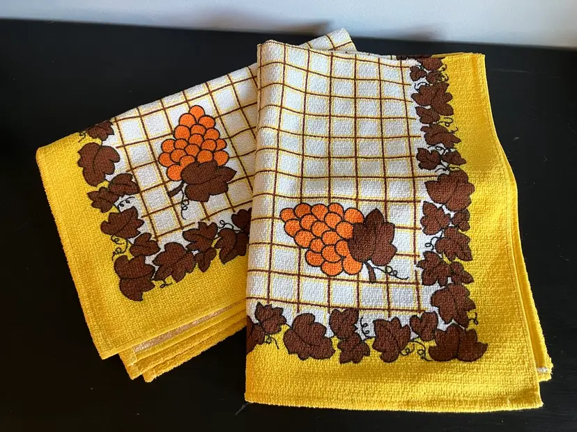 Set Of 2 Vintage MCM Style Kitchen Towels