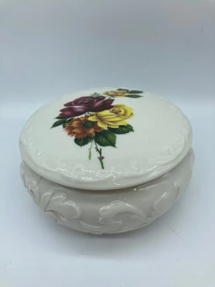 Cream Colored Ceramic Trinket Dish * Has Crack