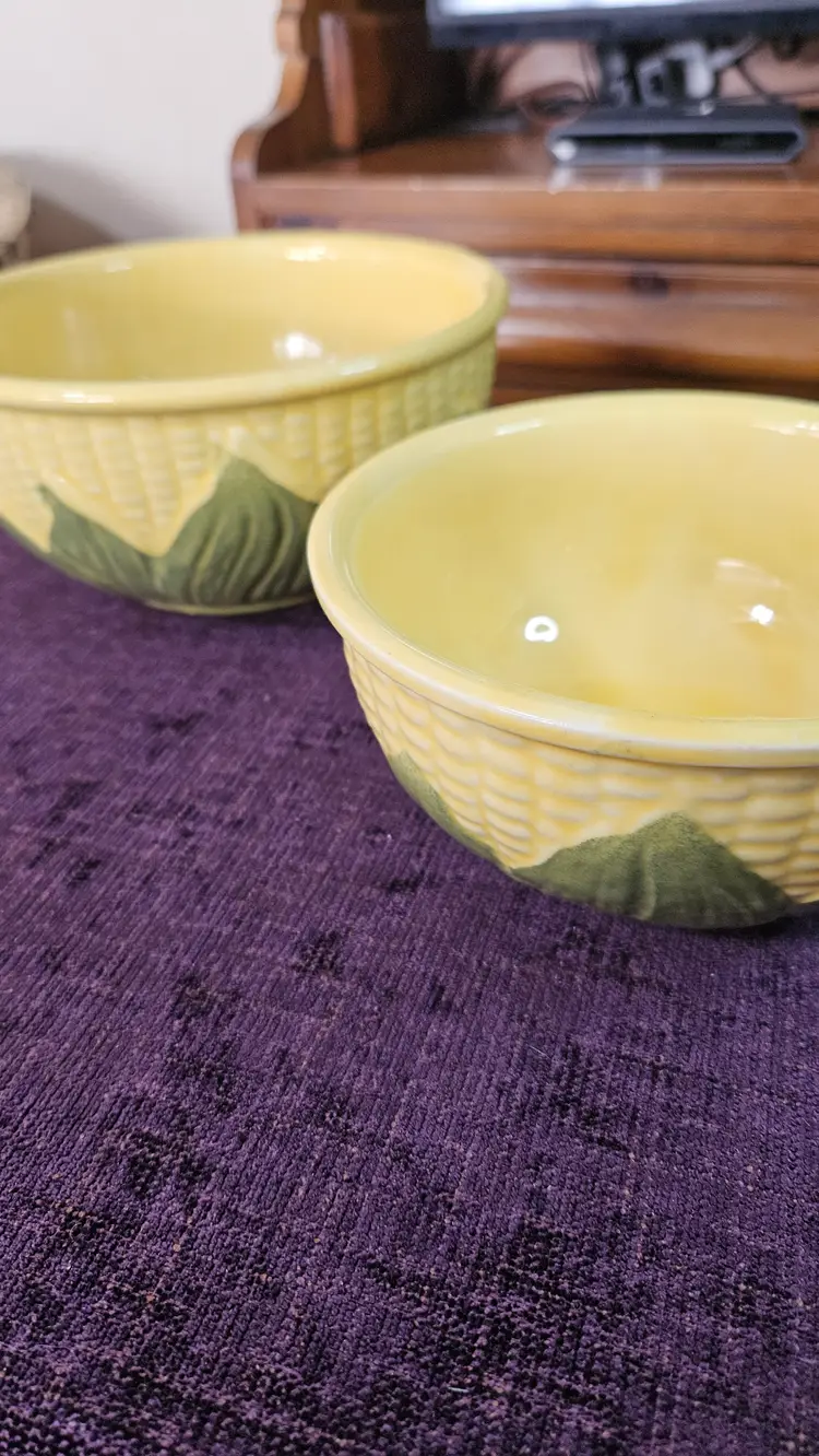 Shawnee Mixing bowls #6&8 slight chip see picture