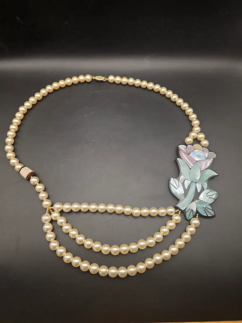 Vintage Lee Sands Lacquer Shell Inlay Floral Necklace