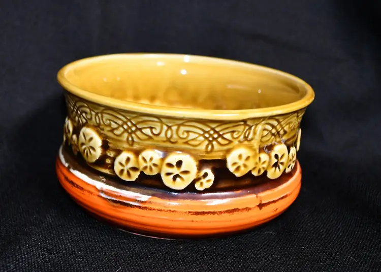 Vintage Inarco Japan Ceramic Pottery Art Planter / Flower Pot - Embossed And Engraved - Paper Label On Bottom - 3" Tall