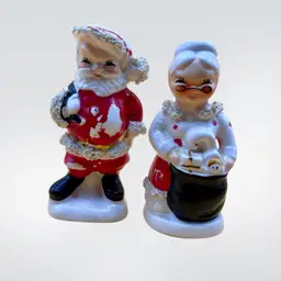 VTG Napco Santa & Mrs Claus Spaghetti Trim Salt & Pepper Shakers Japan 3.5”