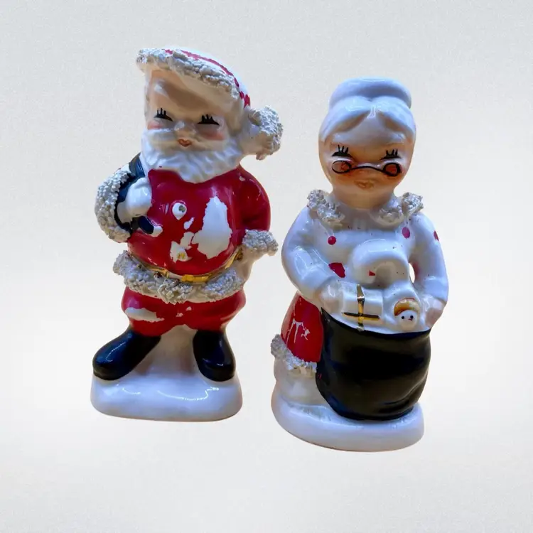 VTG Napco Santa & Mrs Claus Spaghetti Trim Salt & Pepper Shakers Japan 3.5”
