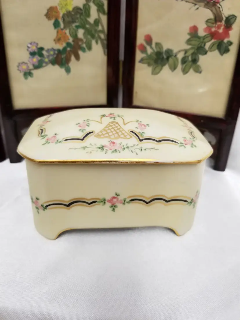 Antique B & C Limoges France Porcelain Trinket Box