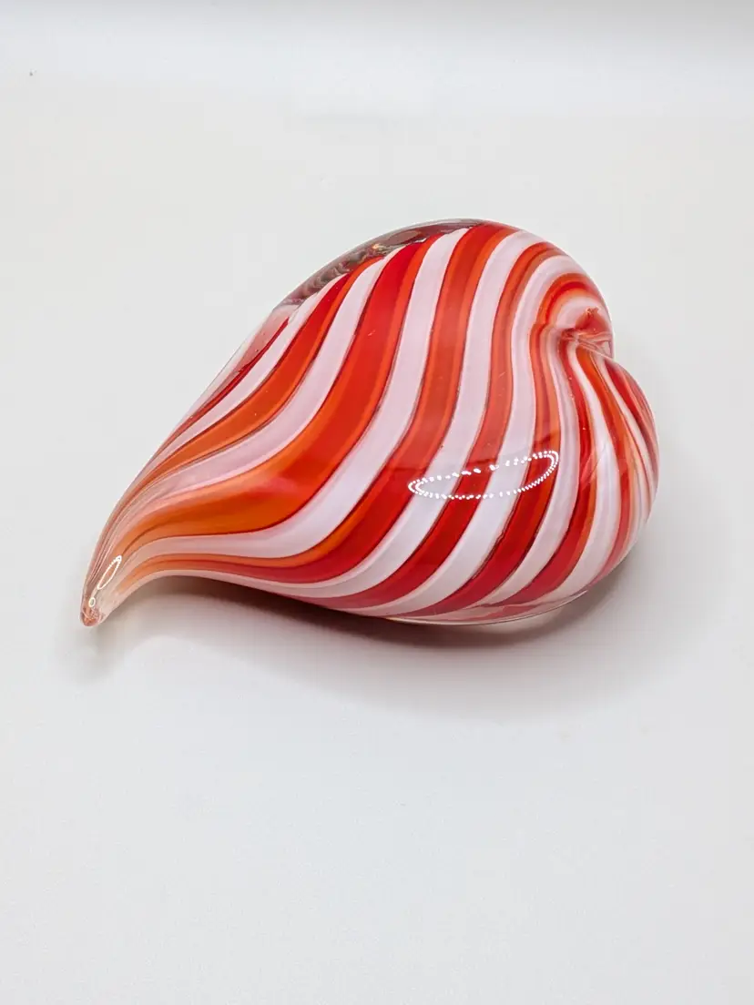 Beautiful Red & White Striped Blown Glass Art Glass Heart Shaped Paperweight