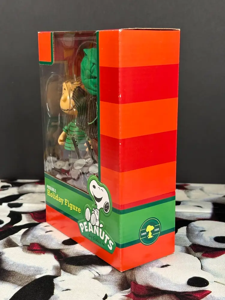 Linus Poseable Ice Skating Figure - Sealed