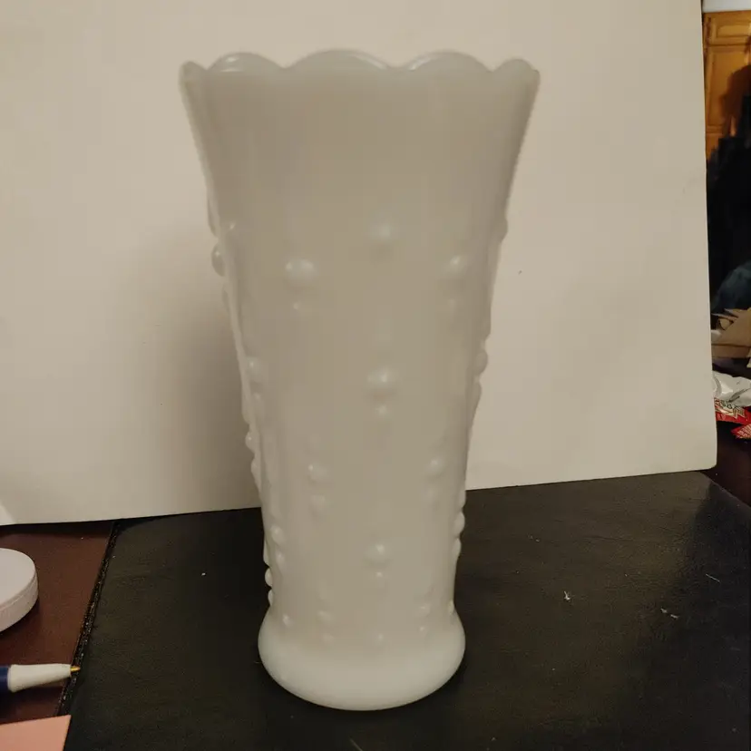 Anchor Hocking vintage raised teardrop and dots patterned milk glass vase. No chips or cracks. 7.25 high.
