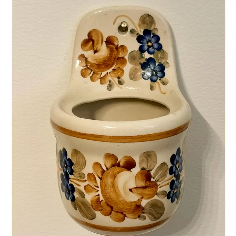 Beautiful Vintage Hand Painted Wall Pocket / Salt Cellar- Art Pottery- 4β Wide, 6β Tall