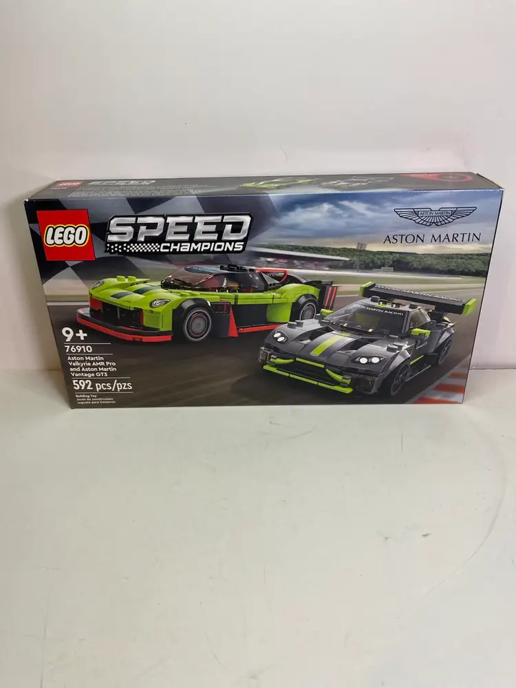 Lego Speed Champions 76910 Aston Martin Valkyrie AMR Pro and Aston Martin Vantage GT3