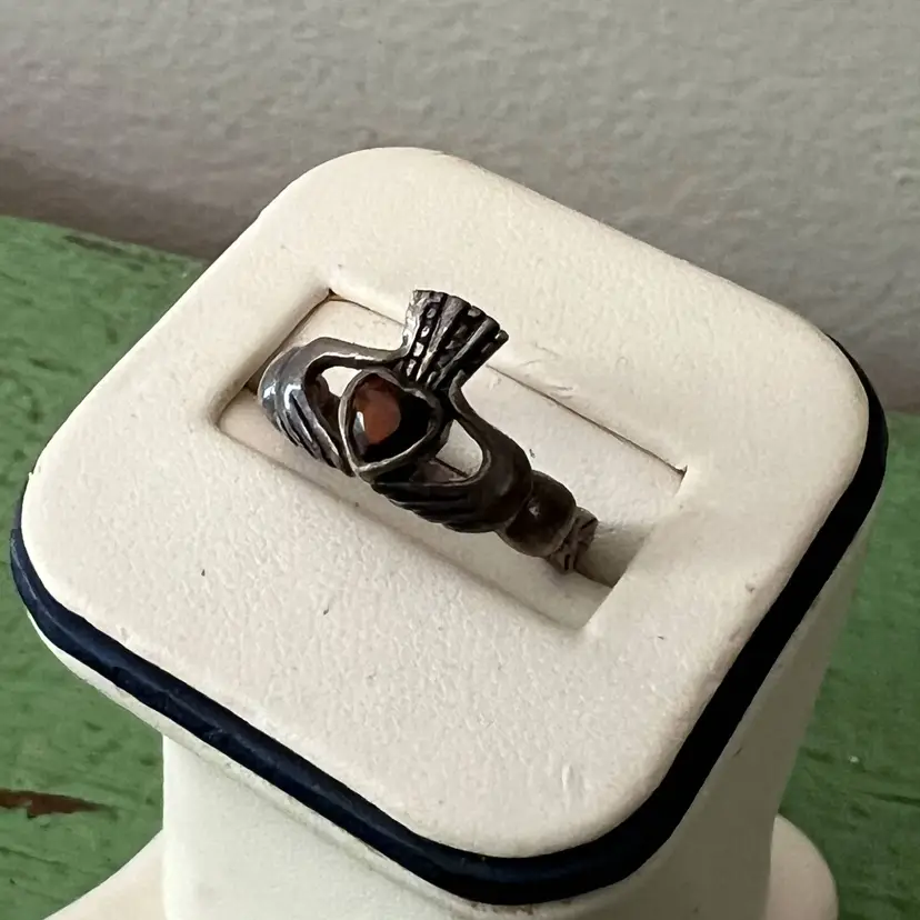 Vintage Sterling Claddagh & Garnet Ring. Size 5. Irish Celtic Heart 925