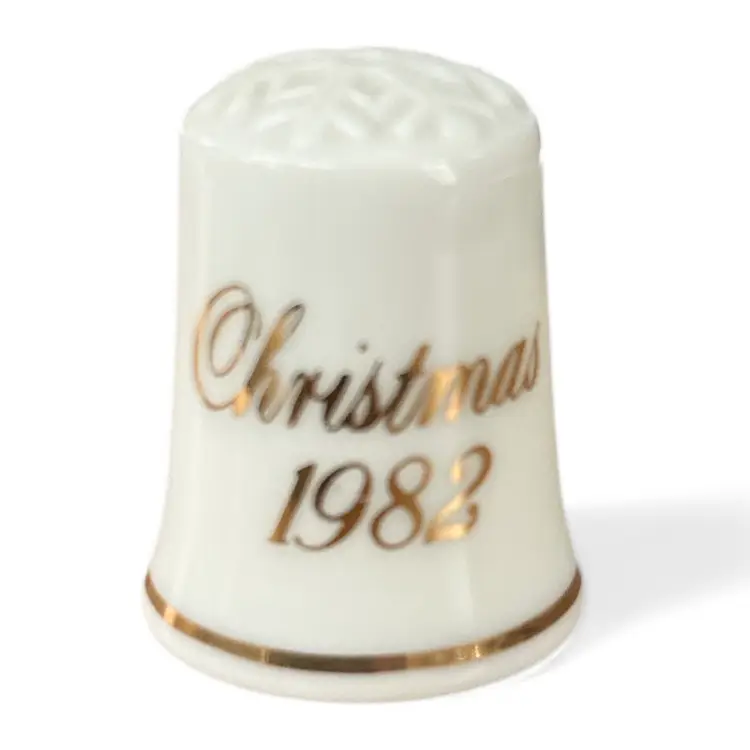 Vintage Avon Christmas 1983 Porcelian Thimble