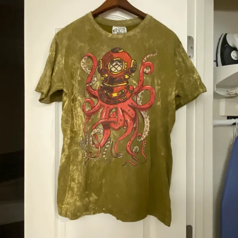 No Time Mens Graphic Tee T Shirt L Large Green With Red Octopus In Scuba Helmet