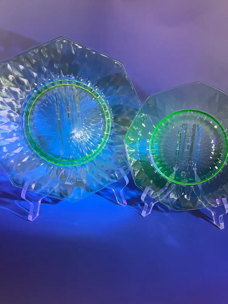 Fenton Uranium Glass Diamond Optic Octagonal 8 in And 6 in Plates (2pc Set) USA
